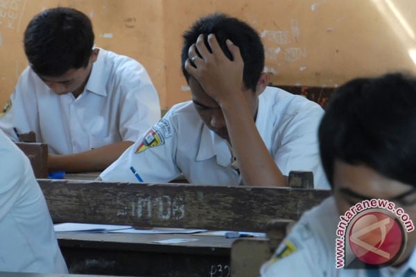  PENGUMUMAN UN SMA/SMK 2014: 31 Siswa di Jember Tidak Lulus